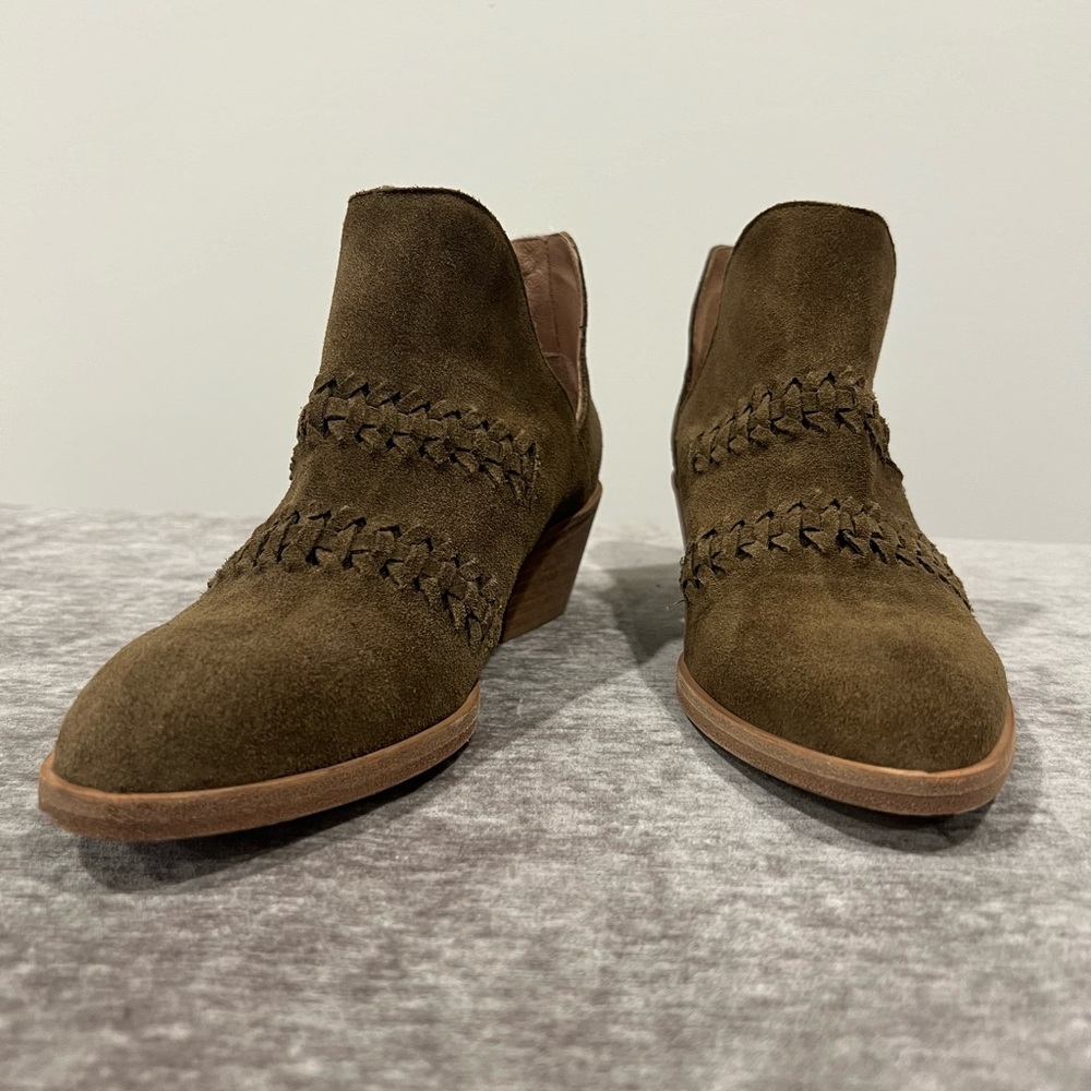 Garnet Hill green suede booties size 7.